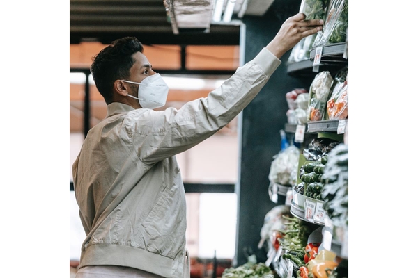 Image Supermarket shopper.